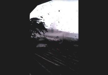 Bandung Dilanda Angin Puting Beliung, Seorang Warga Alami Kerugian Mencapai Belasan Juta Rupiah