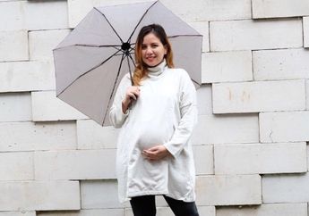 Hamil Besar, Tya Ariestya Lakukan Olahraga Yoga, Sang Suami Justru Ngilu Lihatnya