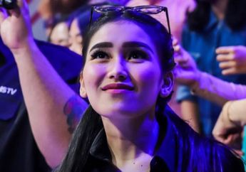 Penampilannya Kerap Jadi Kontroversi, Ayu Ting Ting Banjir Doa Saat Tampil Cantik Kenakan Hijab Sederhana