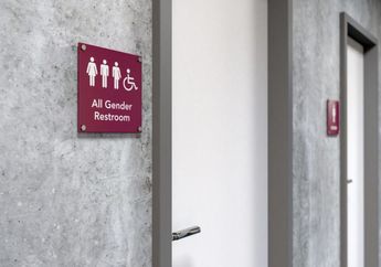 Kepeleset hingga Tak Bisa Keluar, Lansia Berumur 50 Tahun Ini Hampir Meregang Nyawa akibat Jatuh ke Lubang WC Jongkok , Sudah Masuk Sebadan-badan!