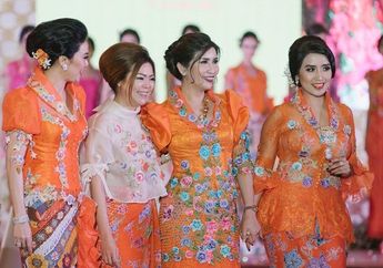 Tren Fashion Imlek 2019 dengan Kebaya Encim dari Desainer Jeanny Ang