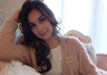 Inspirasi Street Style ala Irish Bella yang Super Chic dan Nggak Ribet