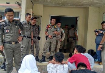 Bolos Sekolah, Seorang Siswi Bersama 9 Laki-laki di Sungailiat Digerebek Saat Berada dalam Rumah Kontrakan