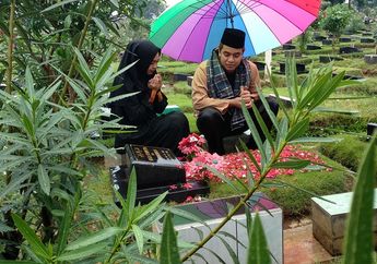 Ziarah ke Makam Olga Syahputra, Billy Syahputra Kenang Kebiasaan Marah Sang Kakak Hingga Seringnya Diberi Uang