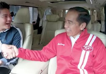 Nebeng di Mobil Boy William, Jokowi Pakai Jaket Lokal dan Cuma Segini Loh Harganya!