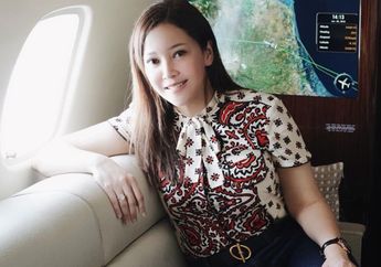 Tampil Manis Bak ABG, Begini Penampilan Gaya Feminin Maia Estianty dengan Outfit Floral