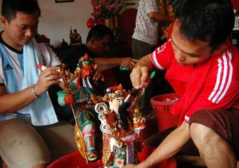 Imlek 2019 : Mengenal Tradisi Kimsin, Ritual Penyucian Rupang Dewa-Dewi Menjelang Tahun Baru Tiba