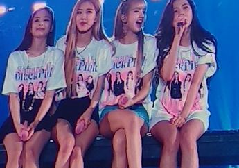 Duh! Jennie Tak Sengaja Tendang Wajah Jisoo saat Konser BLACKPINK di Jakarta