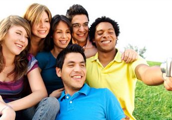 6 Zodiak yang Dikenal Tulus Dalam Pertemanan Alias Nggak fake 