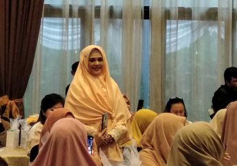 Kenakan Hijab, Cut Meyriska Tak Takut Jobnya Hilang