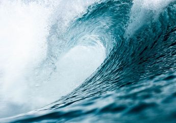 Waspada Gelombang Tinggi hingga 7 Meter yang Mengancam NTT