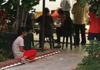 Viral, Foto PRT Ngemper di Trotoar Menunggu Majikannya yang Sedang Makan di Restoran