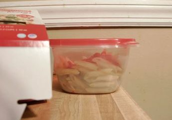 Mahasiswa Ditemukan Tewas Usai Makan Sisa Spageti yang Ditinggal di Atas Meja