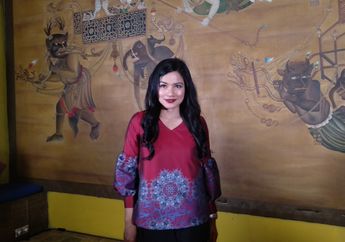 Belum Lirik Dunia Fashion, Titi Kamal Masih Betah Jadi Brand Ambassador