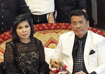 Suka Pamer Foto Bareng Wanita Seksi, Hotman Paris Beri Kejutan Romantis untuk Istrinya