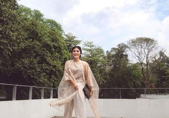 Mewah dan Anggun, Ini Outfit Kondangan ala Naysila Mirdad. Cetar!