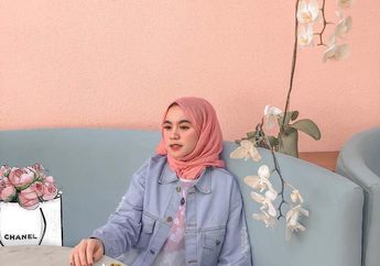 Dear Hijabers, Ini Cara Tampil Kece Pakai Jaket Denim ala Selebgram Hijab!