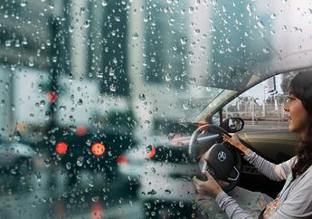 Hujan Mengguyur Saat Imlek, Pengemudi Jangan Lakukan 2 Hal Ini