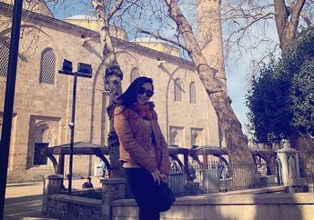 6 Potret Liburan Ayu Ting Ting di Turki, Menikmati Hamparan Salju hingga Menjajal Naik Balon Udara Setinggi 900 Meter