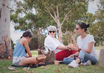 Akhirnya Nadya Hutagalung Pamerkan Wajah Anak Perempuannya, Ibunya Aja Cantik Gimana Anaknya Ya?
