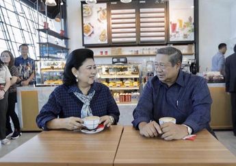 3 Potret Romantis Susilo Bambang Yudhoyono  Saat Temani Istrinya, Ani Yudhoyono Dirawat di Singapura Karena Idap Kanker Darah