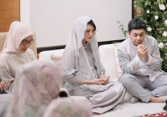 Tampak Khidmat! Raditya Dika dan Anissa Aziza Gelar Acara 7 Bulanan