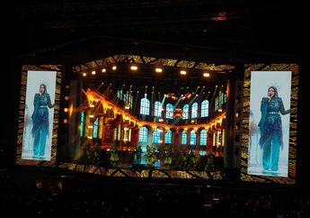 Salut! Konser Siti Nurhaliza Kental dengan Sentuhan Budaya Indonesia