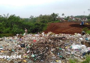 Mengais Sampah dan Temukan Uang Rp 12 Juta, Sikap Jujur Pemulung Ini Patut Diacungi Jempol