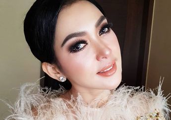 Desainer Ternama Unggah Foto Syahrini, Inikah Penampakan Istri Reino Barack di Hari Pernikahannya?