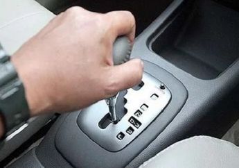 Sering Dilakukan, Kesalahan Besar Pengemudi Mobil Matik ini Justru Fatal!