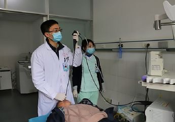 Dua Bulan Alami Batuk Berdarah, Lihat Apa yang Dikeluarkan Dokter dari Tenggorokan Pria Ini