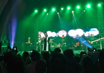 Vina Panduwinata Obati Kerinduan Penggemar dengan Konser Dua Anak Manusia