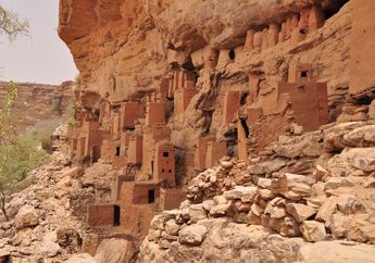 Ajaib! Wanita Ini Selamat dari Kematian Usai Jatuh dari Tebing Setinggi 60 Kaki