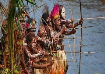 Mencari Suku Pemakan Manusia, Personil Kopassus Pernah Dikepung Etnis Pedalaman Papua dengan Tombak Terhunus