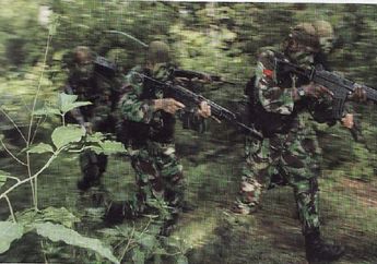 Kisah Tim Halilintar Kopassus Merayapi Sarang Ular Kobra Sebelum Diam-diam Sergap Markas Pemberontak