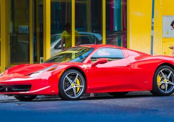 Gara-Gara Antar Anak ke Sekolah Pakai Ferrari 10 Miliar, Seorang Ayah Dikeluarkan dari Grup WeChat