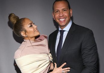 Pamer Cincin Berlian, Jennifer Lopez dan Alex Rodriguez Resmi Bertunangan 