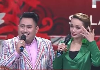 Kasihan! Terkuak Alasan Zaskia Gotik Menangis ketika Dilamar Nassar