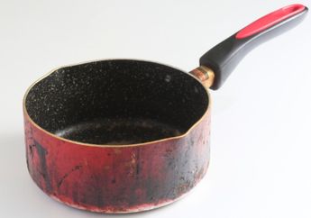 Cara Bersihkan Wajan dengan Gampang, dari Hitam Legam Jadi Kinclong!