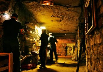 Mengenal Perkumpulan Rahasia Les UX, Puluhan Tahun Tinggal di Bawah Tanah dan Tak Pernah Terkespos