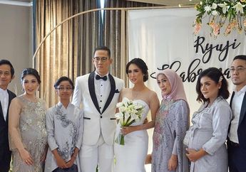 Pesepak Bola Ryuji Utomo Resmi Menikahi Presenter Shabrina Ayu Rosandy