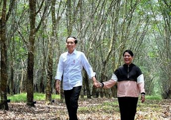 Romantisnya Luar Biasa, Begini Kemesraan Presiden Jokowi saat Gandeng Tangan Iriana sang Istri Ketika Turun dari Kereta Luar Biasa di Ukraina