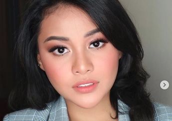 Unggah Foto Berhijab dengan Sang Bunda, Penampilan Aurel Banjir Pujian