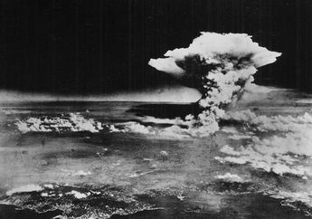 Kesaksian Korban Selamat  Bom Atom Hiroshima : Air Hujan Berwarna Hitam, Seperti di Neraka!