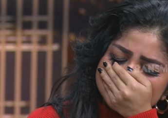 Sembari Menangis Desi Cahyani Penjual Jamu Mirip Syahrini Ngaku Tak Ingin Jadi Artis : 'Pingin Buka Warteg Aja'