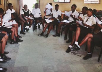 Siswi Daerah Perkampungan Kumuh di Kenya Rela Jual Diri Demi Dapatkan Pembalut