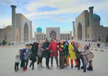 Digadang-gadang Bakal Jadi Mertua Aurel Hermansyah, Leluhur Gen Halilintar Ternyata Bukan Orang Sembarangan hingga Helmy Yahya Ikut Turun Tangan Ungkap Masa Lalu Orang Tua Atta Halilintar: Ya itulah Dunia Sempit!