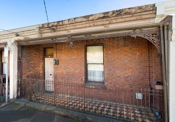 Kamar Mandinya ada di Halaman, Rumah Tua Ini Laku Dilelang 8 Miliar Rupiah, Hal Ini yang Bikin Bangunan Ini Berharga Fantastis!