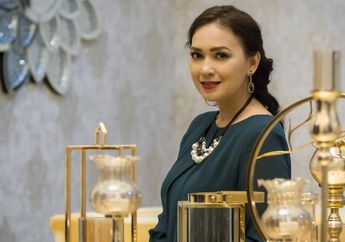 Kecantikan Tak Luntur Sejak Remaja, Ira Wibowo Pukau Netizen dalam Indonesian Fashion Week 2023!