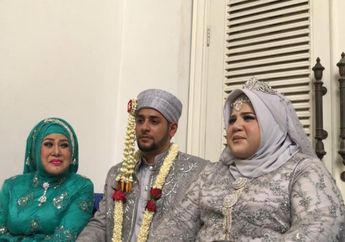 Sang Menantu Kembali Ditangkap Akibat Narkoba, Elvy Sukaesih Tetap Profesional Beraksi di Atas Panggung